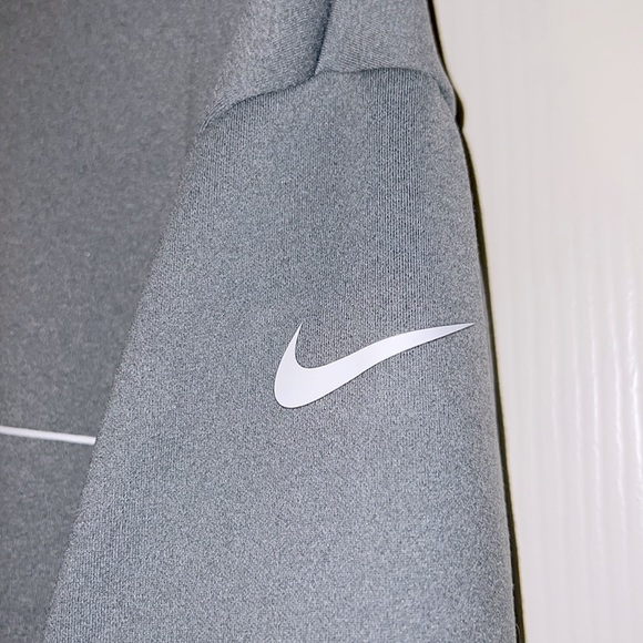 Nike Women’s Therma Gray Hoodie Loose Fit Oversized - Picture 3 of 7